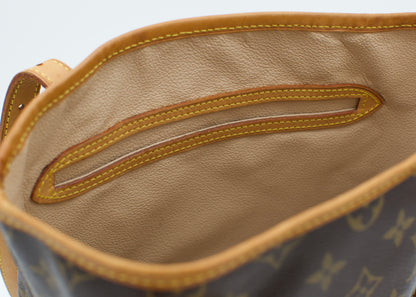 Vintage Louis Vuitton Monogram Bucket Grand Modèle (GM) with Pochette